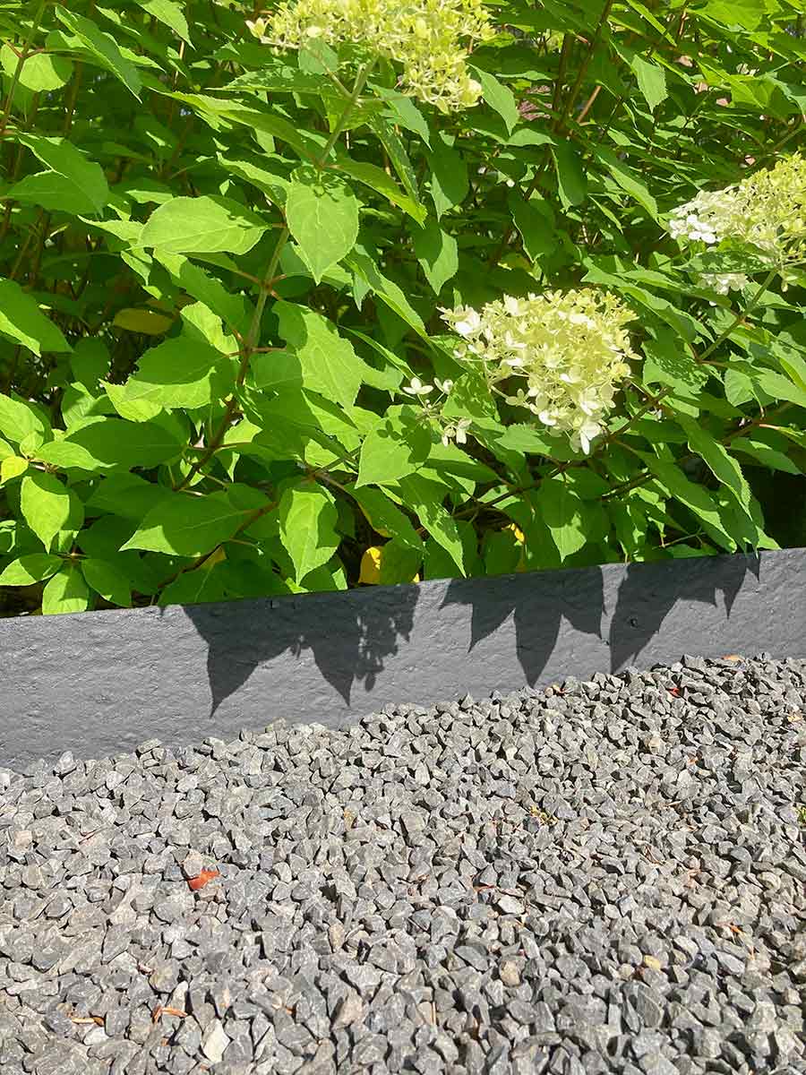 Multi-Edge ECO Recht 2m, grijs 14cm hoogte aangelegd