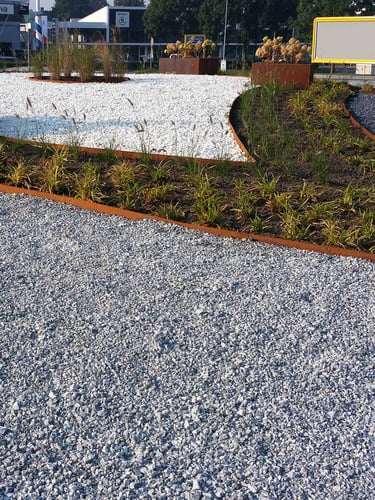 Multi-Edge METAL Afboording met Ice blue split aangelegd (Cortenstaal)